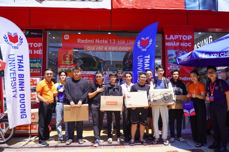 Chương trình tặng laptop cho sinh viên nhập học
