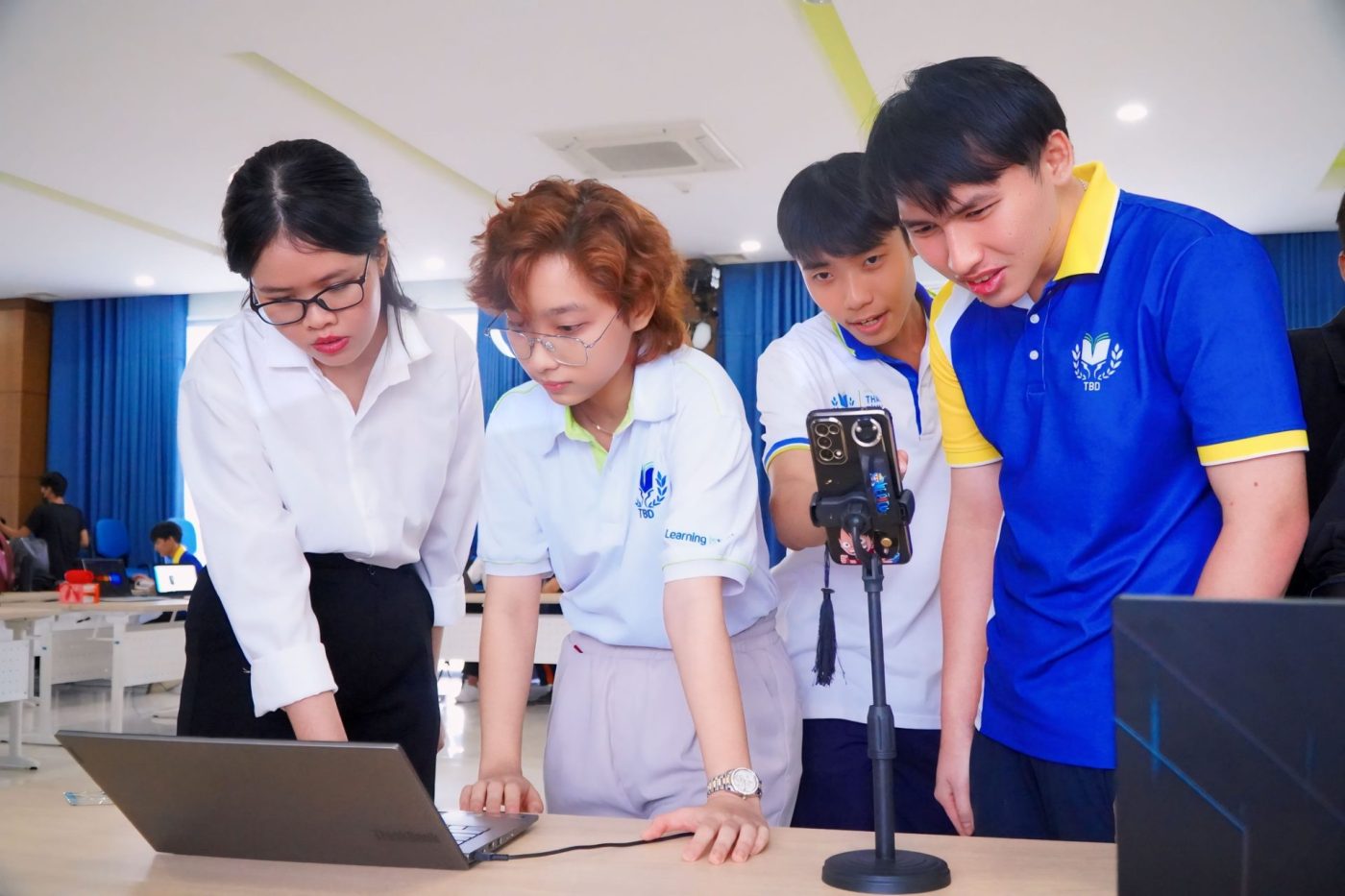 nguoi-hoc-nganh-ky-thuat-phan-mem-can-lam-gi-de-khong-bi-ai-thay-the