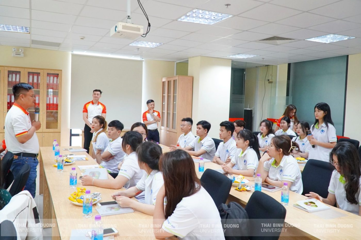 sinh-vien-nganh-ngan-hang-so-dai-hoc-thai-binh-duong